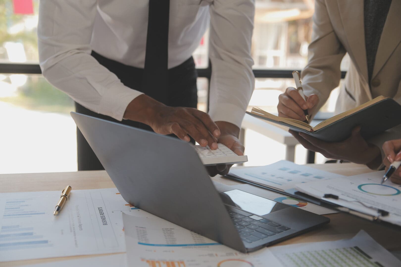 finance-manager-meeting-discussing-company-growth-project-succes